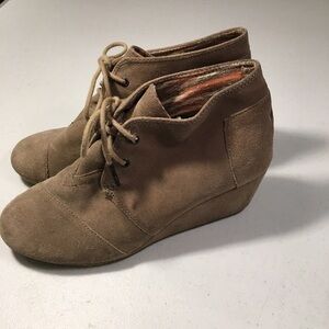 Toms Shoes Suede Size 8 Booties